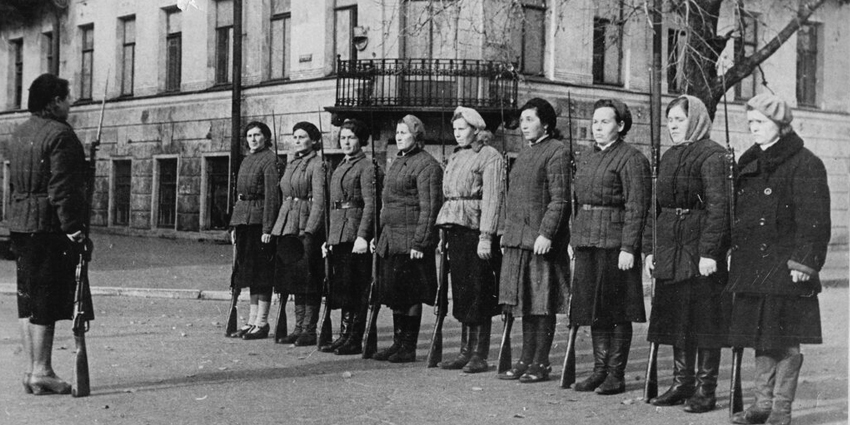  Уборка снега на Невском проспекте, 1943 год