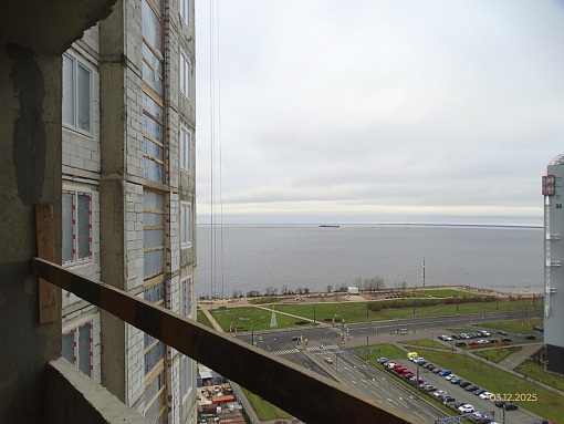 БФА Огни Залива, участок 269, вид с переходного балкона, 17 этаж