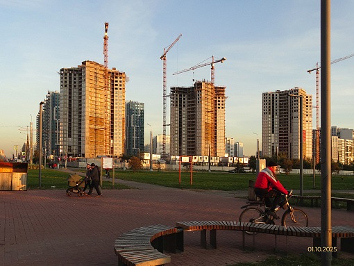 БФА Огни Залива, 4 очередь, вид со стороны детской площадки на заливе