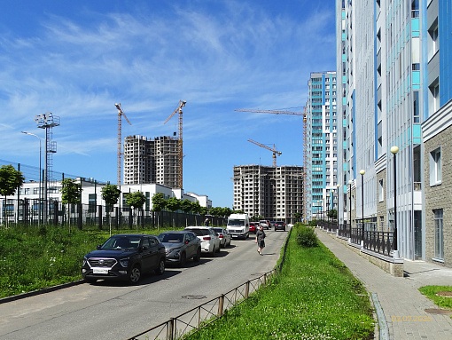 БФА Огни Залива, уч. 270, вид со стороны пр. Героев