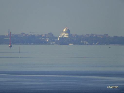 БФА Огни Залива, вид из окон на Кронштадт