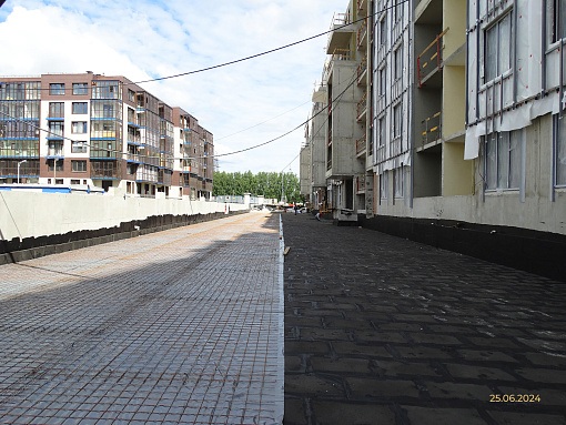 БФА в Озерках, стилобат