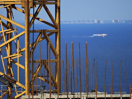 БФА Огни Залива, дамба