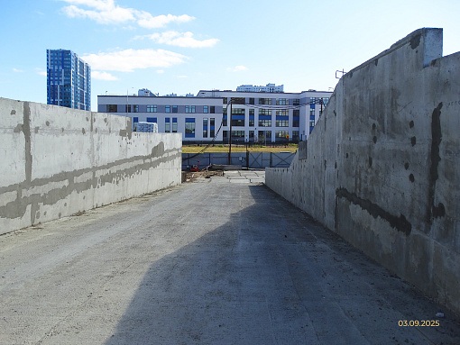 БФА Огни Залива, уч. 270, подъем на стилобат со стороны школы