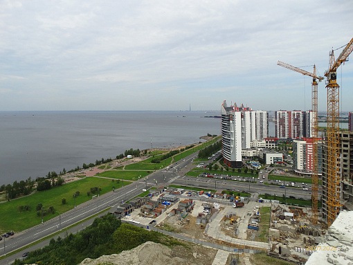 БФА Огни Залива, вид с кровли в сторону Лахты