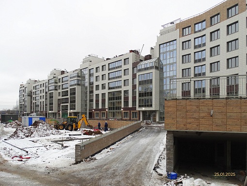 БФА В ОЗЕРКАХ, вид со стороны двора, въезд в паркинг